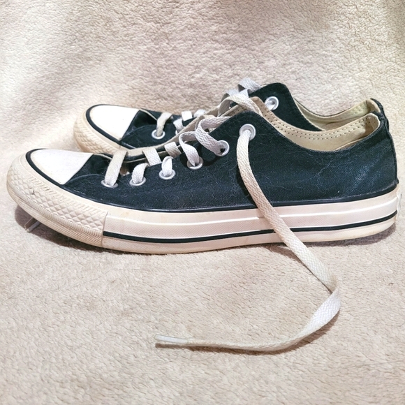 Converse size 9 womans - Picture 2 of 5
